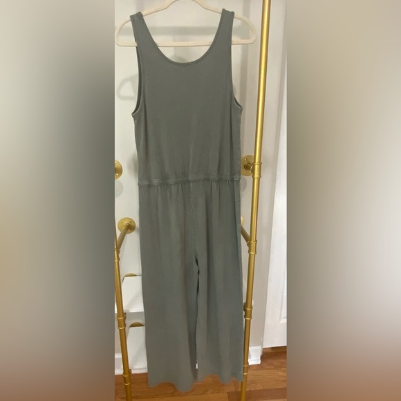 Olive Green Sleeveless Jumpsuit - Picture 6 of 8